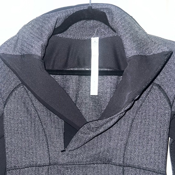 Lululemon pullover base runner - Picture 7 of 11